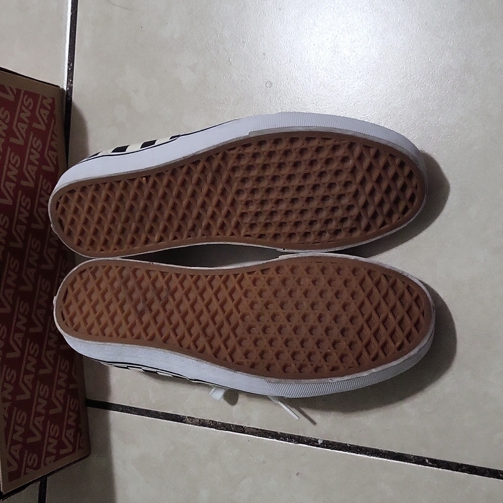 Vans - Picture 7 of 10